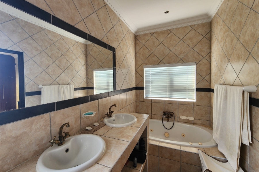 4 Bedroom Property for Sale in Jeffreys Bay Central Eastern Cape